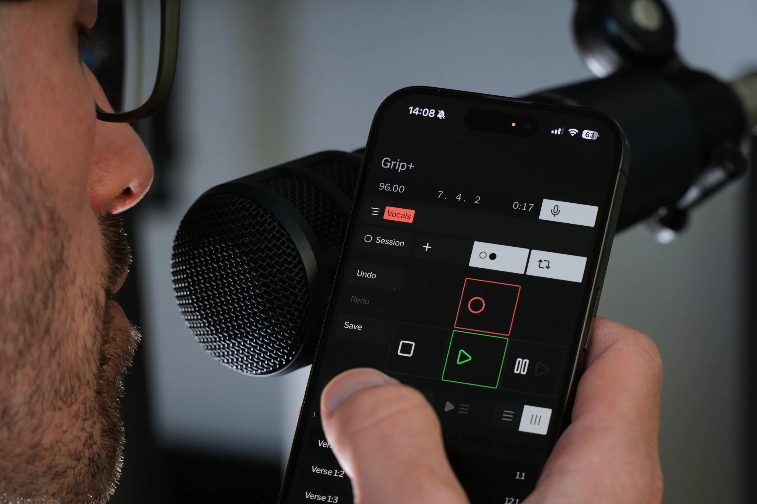 Singer using Grip